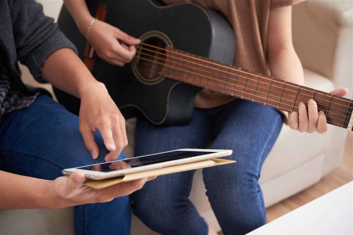 Cours de guitare : Les avantages incontestables de l’enseignement