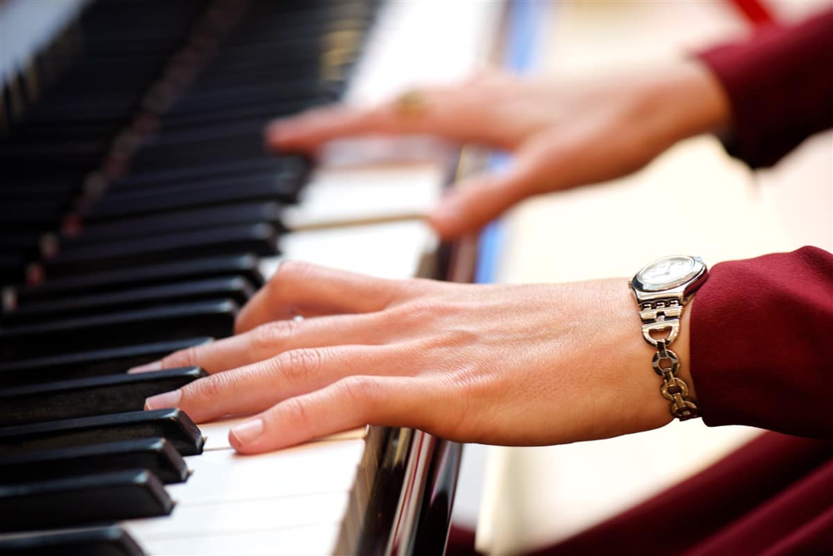 Pianiste réalise une reprise poignante