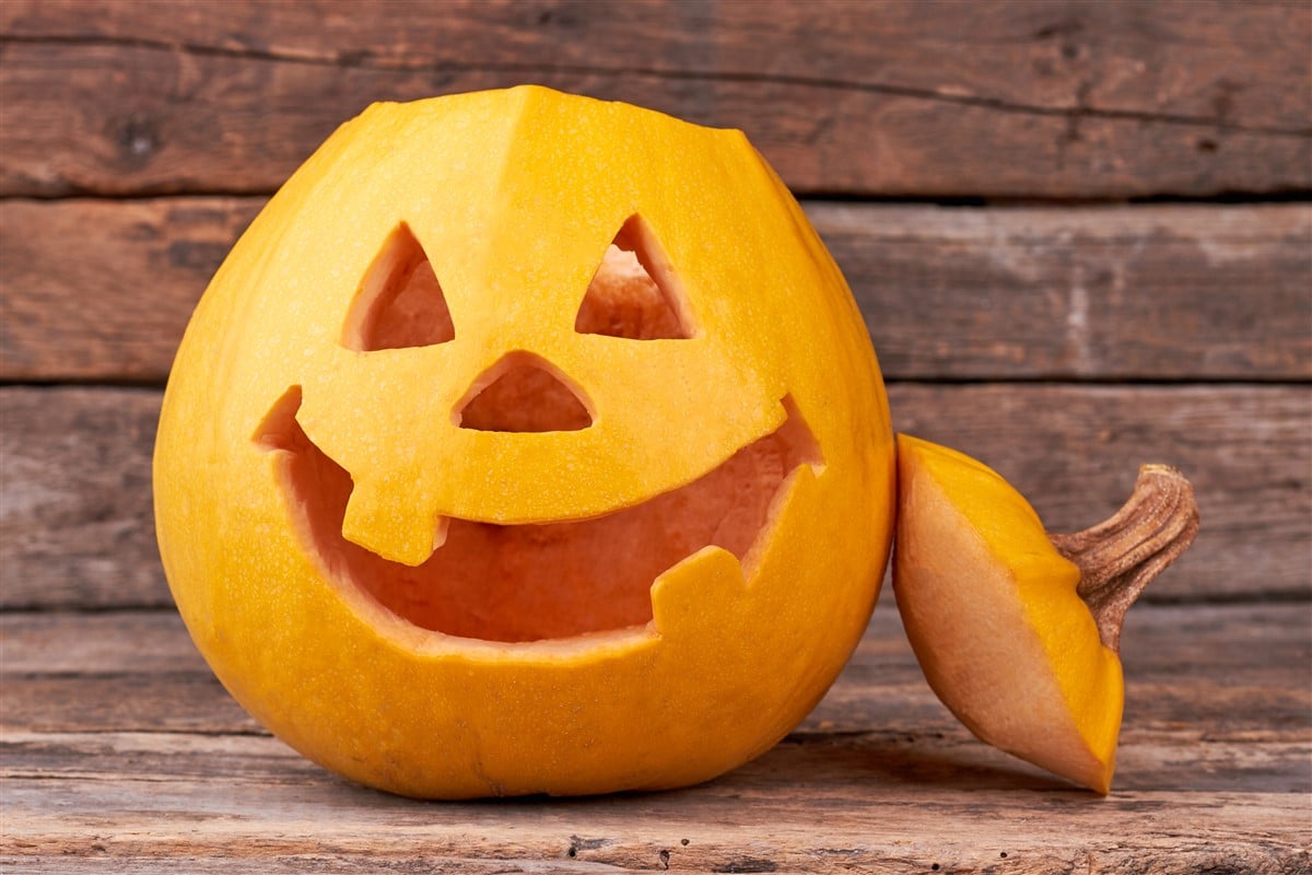 Fabriquer des lanternes en forme de citrouille avec du papier pour Halloween