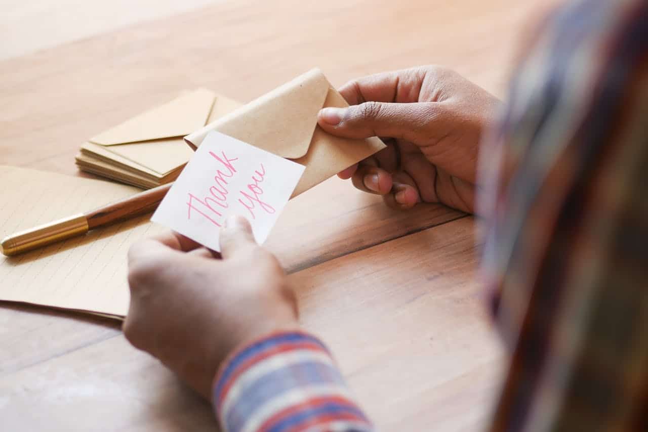 Cartes de remerciement de décès : adapter son message selon le destinataire